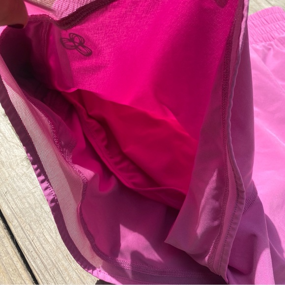 Aritzia MoveTech Legacy Lo-Rise Shorts Womens Size 8 Pink Golden - Picture 7 of 8